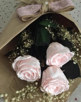 Bouquet de roses roses préservées