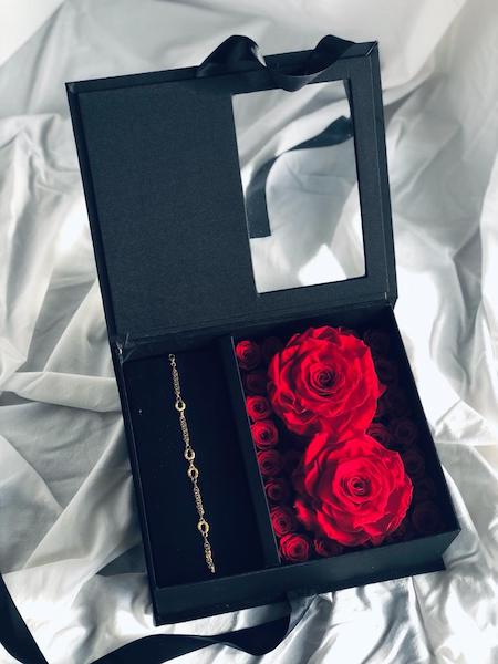 caja regalo con rosas